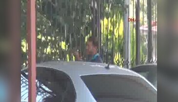 Şiddetinden kaçan karısını istedi