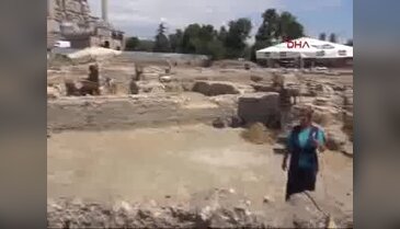Edirne'de tarihi han kazısı çalışmalarında, Roma mezarlığı bulundu