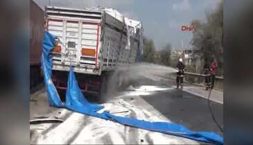 Adana'da amonyum nitrat gübresi yüklü kamyon tankere çarptı