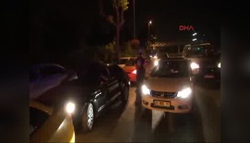 Havalimanı'nda bekletilen yolcu ve personel ayrılıyor - 1
