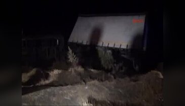 TIR, önündeki traktöre çarptı: 2 ölü, 4 yaralı