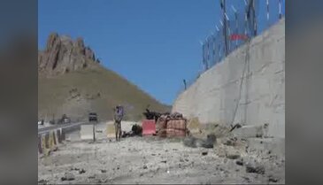 Van'da PKK, bomba yüklü araçla karakola saldırdı: 3'ü asker 8 yaralı