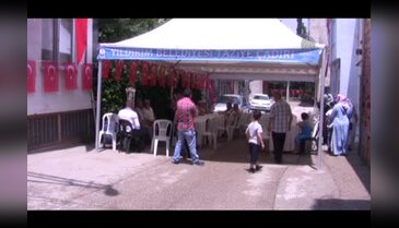 Saldırıda hayatını kaybeden Bursalı Adem Kurt'un babası taziyeleri kabul ediyor