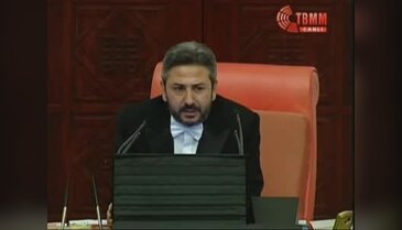 Bakan salondan ayrıldı, Meclis'te tansiyon yükseldi