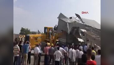 Kartal'da beton santralinde çökme 2 kişi mahsur - 2