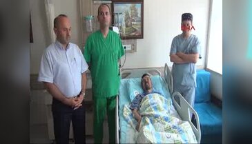 Karın ağrısıyla hastaneye giden hastanın böbreğinden 3 kilo tümör çıktı