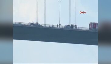 Tatil yoğunluğuna köprüdeki intihar girişimi eklenince trafik felç oldu
