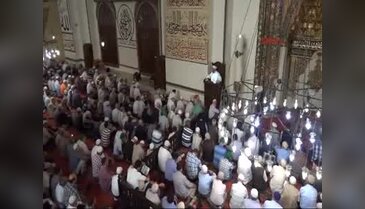 Bursa'da Ramazan'ın son cumasında Ulucami'de yer kalmadı