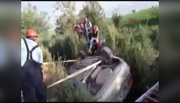 Otomobil su kanalına uçtu: 1 yaralı