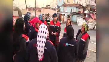 Atık toplama merkezinin emekçi kadınları