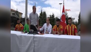 Kayserispor, 4 genç futbolcuyla sözleşme imzaladı