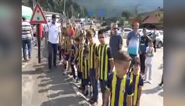 Fenerbahçe'yi minikler karşıladı