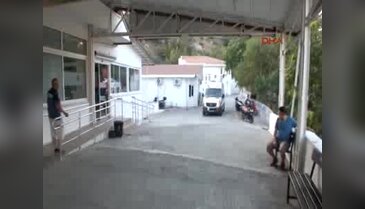 Marmaris'te ahşap tekne yandı; 3 kişi yaralandı