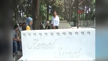 Kemal Sunal mezarı başında anıldı