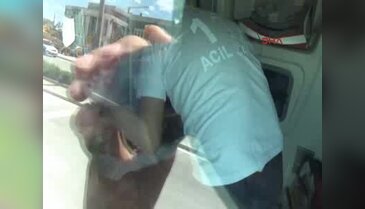 Otomobille köpeğe çarpmamak isterken takla attı: 1 yaralı