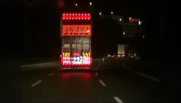 Kasasında bomba yazan kamyon paniğe yol açtı