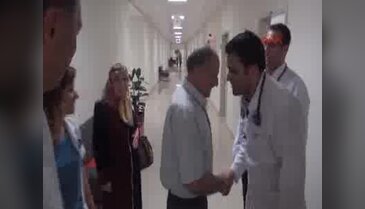 Hayatını kurtaran doktorlara teşekkür etti