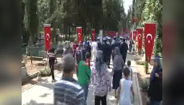 Vali Demirtaş ve İl Protokolünden şehitlik ziyareti
