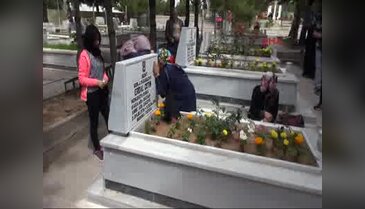 Şehitlikte gözyaşları sel oldu