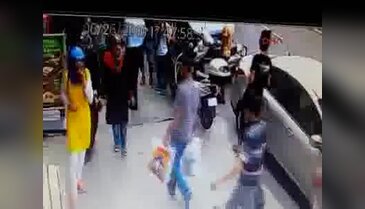 Sigara içen gence yumruklu saldırı