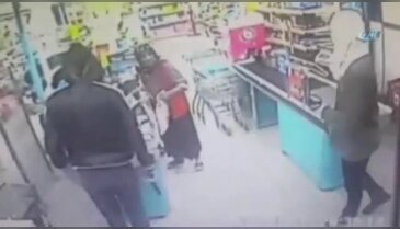 Markette silahlı soygun kamerada