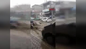 Kayseri'de 1 kişinin hayatını kaybettiği selde  araçlar böyle sürüklendi - 2