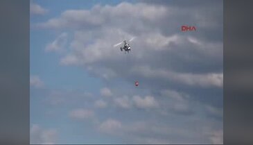 Bursa'da yangın helikopteri 2 ton suyu gazetecilerin üzerine böyle boşalttı