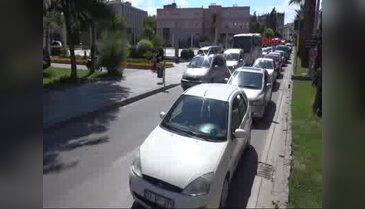Çanakkale'de feribot kuyruğu devam ediyor