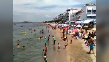 Balıkesir 2 bin 500 kişinin yaşadığı Avşa'ya 130 bin kişi gelince yiyecek sıkıntısı baş gösterdi - 2