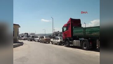 Tatilcilerin dönüş çilesi Lapseki'de feribot kuyruğu - 1