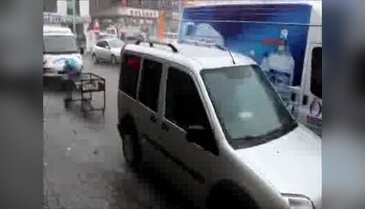 Ağrı'ya fındık büyüklüğünde dolu yağdı