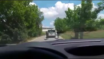 Bursa'da aracın iki atla yolculuğu hayrete düşürdü