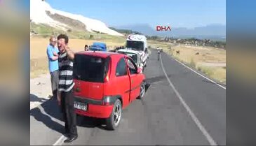 Denizli'de iki otomobil çarpıştı: 7 yaralı