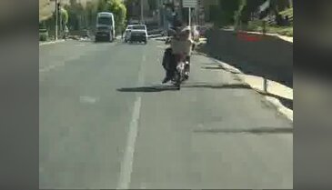 5 kişilik ailenin motosiklette tehlikeli yolculuğu