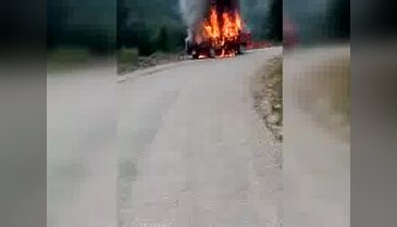 Bursa'da otomobil yol ortasında alev alev yandı