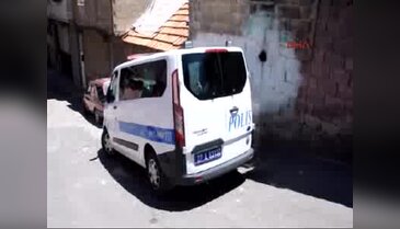 Kuzen kavgasında ateşlenen tüfek, yoldan geçeni yaraladı