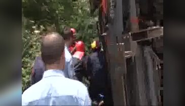 Bahçeköy'de kamyon şarampole devrildi: Sürücüsü öldü