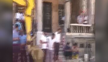 Beyoğlu'nda İSKİ çalışması sırasında, Osmanlı dönemine ait mezar başı ve kemikler bulundu