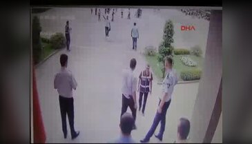 İşten çıkarılan temizlik işçisi kendisini yakmaya kalktı