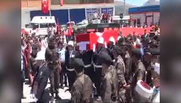 Kazada yaralanan özel harekat polisi şehit oldu