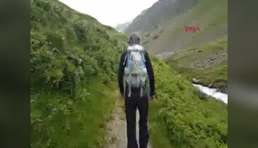 Erzurum'da dağcılar, Temmuz ayında buzlarla kaplı Kaçkarlar'ın zirvesine çıktı