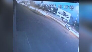 Bursa'da saman yüklü TIR devrildi!
