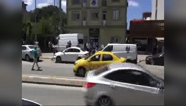 Çekmeköy Belediye binası önünde hareketli dakikalar