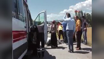 Sivas Suşehri'nde iki otomobil çarpıştı: 3 yaralı