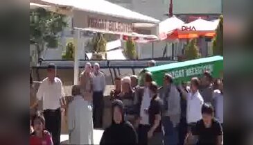 Trafik kazasında ölen biri çocuk 5 kişi toprağa verildi