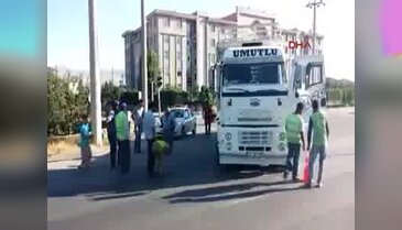 Bisikletiyle karşıya geçmeye çalışan yaşlı adam kamyonun altında kaldı