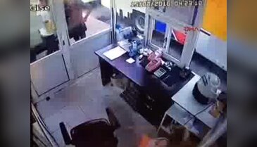 22 halk otobüsü ve bilet gişesini soydular