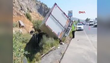 TIR karşı şeritteki otomobile çarptı: 1 ölü 2 yaralı
