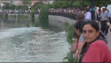 Sulama kanalına uçan aracın sürücüsünü vatandaşlar kurtardı