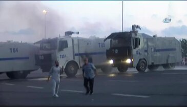 Boğaz Köprüsü'nde tank atışı: 3 yaralı